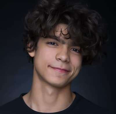 Iñaki Godoy Bio, Age, Height, Family, Girlfriend, Net Worth.